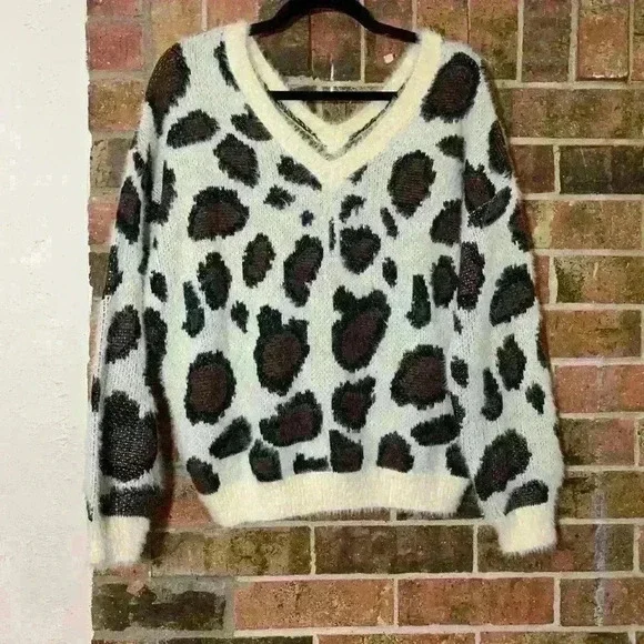 Cheetah Print Fuzzy Sweater - Picture 1 of 3